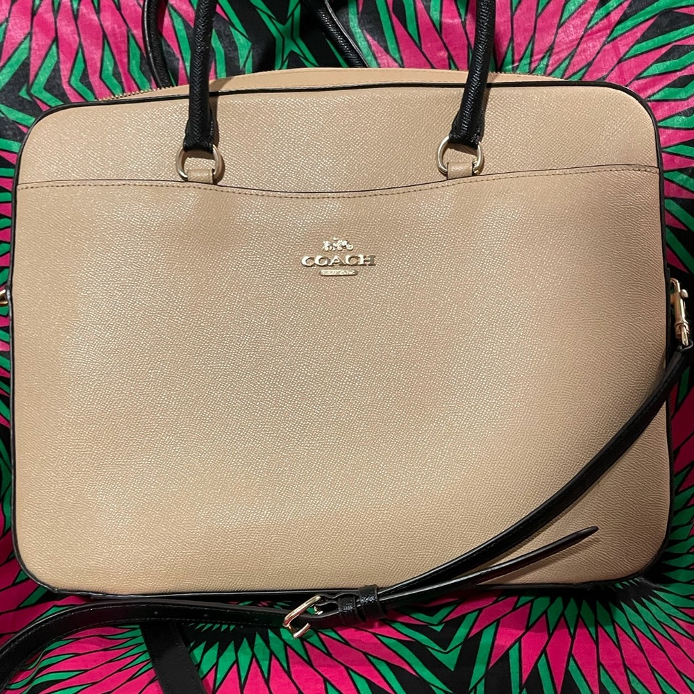 Coach F39022 Women’s Leather Laptop Bag/Crossbody/Briefcase. 💛You’ll love it!🤎